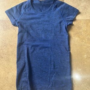 Lululemon Swiftly Tech Short Sleeve Crew Royal blue/Black Size 6